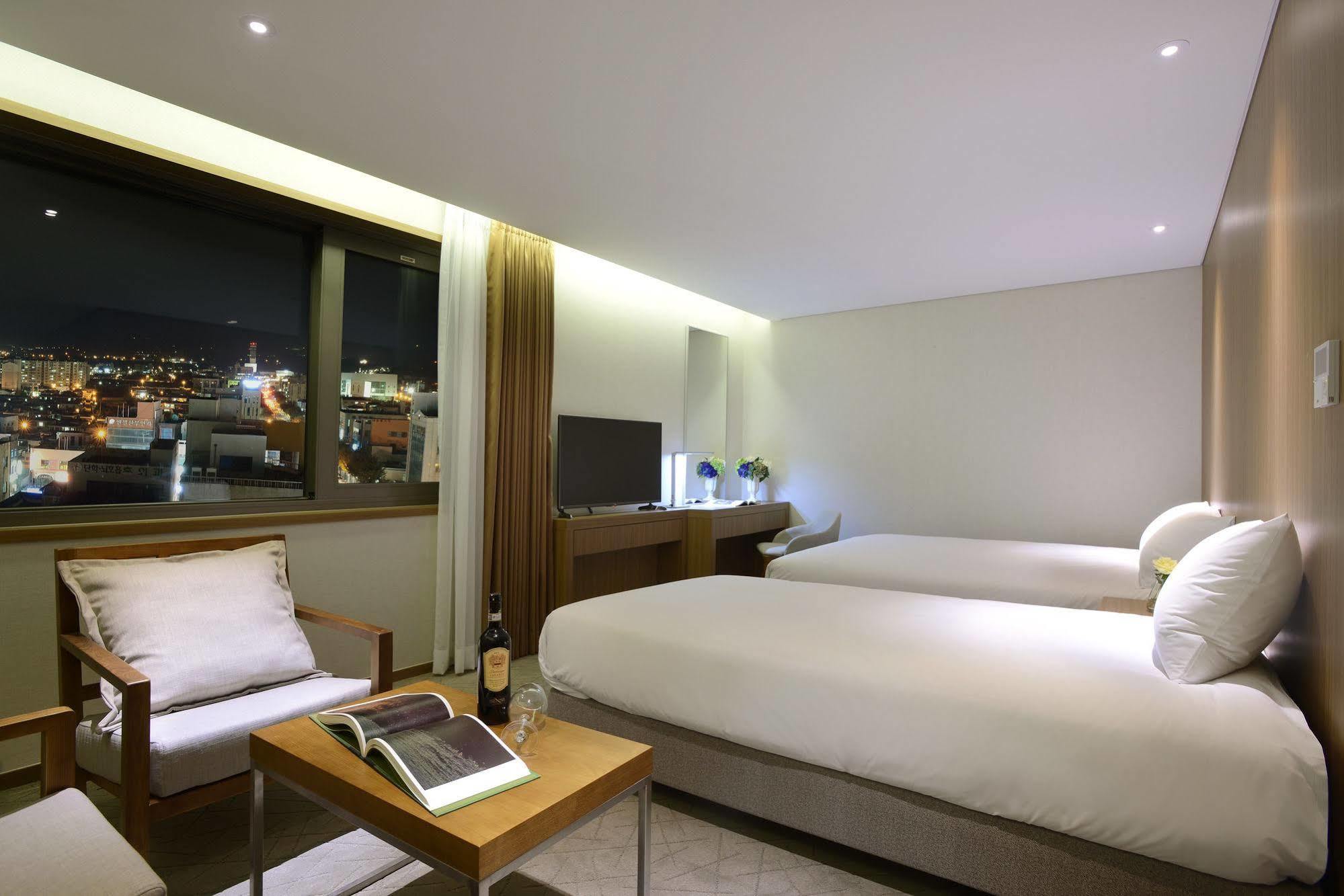 Astar Hotel Чеджудо Экстерьер фото